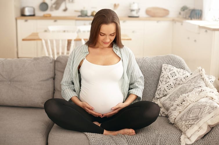 Pregnancy Tips skin issues during pregnancy know symptoms marathi news Pregnancy Tips : गर्भधारणे दरम्यान त्वचा काळी का होते? वाचा आरोग्य तज्ज्ञांचा सल्ला