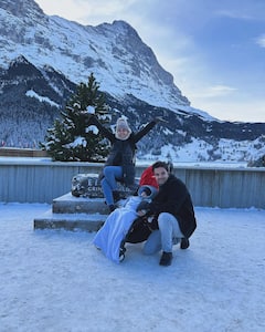 Kajal Aggarwal Photos : குடும்பத்துடன் குளிர்கால சுற்றுலா சென்ற காஜல் அகர்வால்!