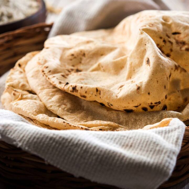 ਬੇਹੀ ਰੋਟੀ ਪਾਚਨ ਸੰਬੰਧੀ ਸਮੱਸਿਆਵਾਂ ਨੂੰ ਦੂਰ ਕਰਦੀ ਹੈ। ਇਸ ਨੂੰ ਖਾਣ ਨਾਲ ਉਨ੍ਹਾਂ ਲੋਕਾਂ ਦੇ ਪੇਟ ਨੂੰ ਬਹੁਤ ਰਾਹਤ ਮਿਲਦੀ ਹੈ ਜੋ ਬਦਹਜ਼ਮੀ, ਗੈਸ, ਐਸੀਡਿਟੀ ਅਤੇ ਕਬਜ਼ ਤੋਂ ਪੀੜਤ ਹਨ।