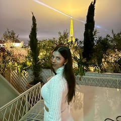 Suhana Khan: સુહાના ખાને પેરિસ વેકેશનની શેર કરી ગોર્જિયસ તસવીરો, અભિનેત્રીને ફેન્સે ગણાવી શાહરુખની કોપી