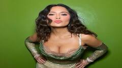 Salma Hayek PHOTO: બોડીકોન ડ્રેસમાં ક્લિવેજ ફ્લોન્ટ કરતી જોવા મળી સલમા હાયેક