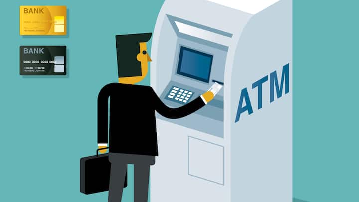 ATM Cash: डिजिटल इंडिया के इस दौर में हर छोटा और बड़ा ट्रांजेक्शन हम यूपीआई के जरिए कर लेते हैं. ये काफी आसान और सेफ है, जिसमें आपको कैश रखने की जरूरत नहीं है.