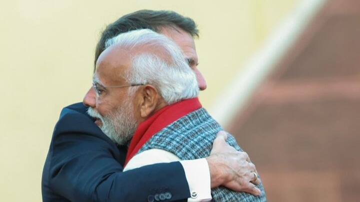 Welcome to India, my friend President @EmmanuelMacron - প্রজাতন্ত্র দিবসের বিশেষ অতিথি ফ্রান্সের রাষ্ট্রপতি ইম্যানুয়ের মাকরঁকে উষ্ণ অভ্যর্থনা জানালেন ভারতের প্রধানমন্ত্রী নরেন্দ্র মোদি।