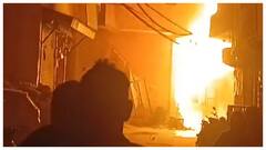 In Pics: बदरपुर में गैस लीकेज से हादसा..., एक के बाद एक फटे 20 सिलेंडर, तस्वीरों में देखें मंजर