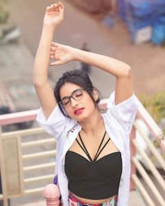 Rathika Rose Latest Photos: గ్లామర్‌ డోస్‌ పెంచిన 'బిగ్‌బాస్‌' బ్యూటీ.. కుర్రకారు మతిపోగోడుతున్న రతిక