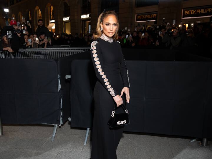 Additionally, her makeup which comprised a winged eyeliner, with smokey effect, subtle blush and nude brown lips, complemented her outfit beautifully. (Image source: getty)
