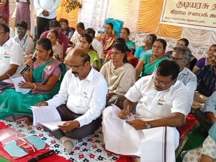 Gram Sabha Meeting: கிராம சபை கூட்டத்தில் தூய்மை பணியாளர்களின் சேவையை பாராட்டி கெளரவித்த கரூர் ஆட்சியர்