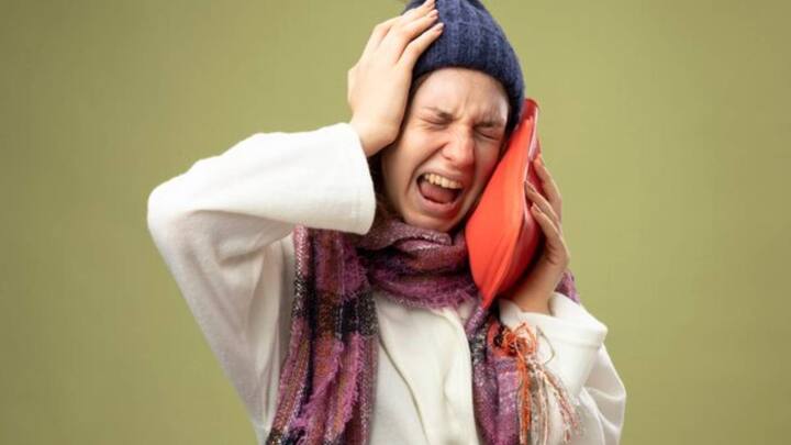 सर्दियों में आपको कभी भी और कहीं भी ठंड लग सकती है. जब सिर में किसी व्यक्ति को ठंड लगती है तो सबसे शुरुआती लक्षण होते हैं सिर दर्द होना. यह सिर दर्द 2-5 दिनों तक भी रह सकता है.