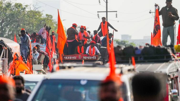 Maratha Reservation Protest Manoj Jarange Chhatrapati Shivaji Maharaj Terminus Mumbai traffic jam Maratha Reservation: मराठा आंदोलन की मांग हुई तेज, सड़कों पर बैठे हजारों कार्यकर्ता, CSMT के पास भारी ट्रैफिक जाम