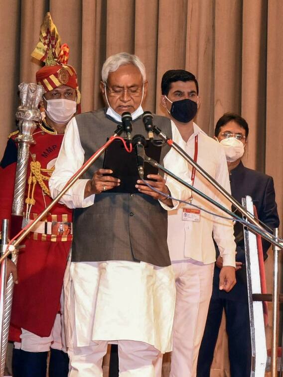 8 बार शपथ ले चुके हैं नीतीश कुमार, कब कब बदला पाला?