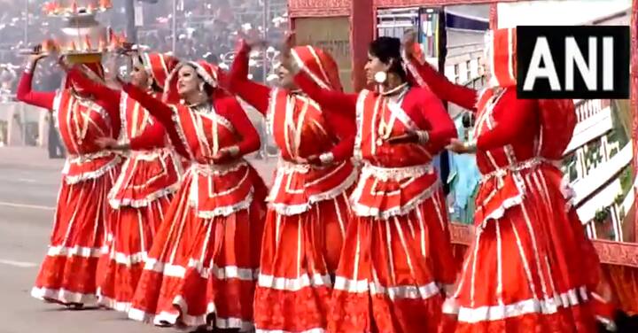 प्रजासत्ताक दिनी होणाऱ्या चित्ररथ संचलनात महाराष्ट्राच्या चित्ररथाला अनेकदा सर्वोत्कृष्ट चित्ररथाचा पुरस्कार मिळाला आहे.  (Photo credit : ANI)