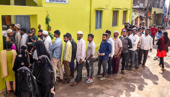 लोकसभा चुनाव को लेकर चुनाव आयोग पिछले काफी वक्त से तैयारियां कर रहा है, लोगों को बताया जा रहा है कि वो कैसे अपना वोट डाल सकते हैं.