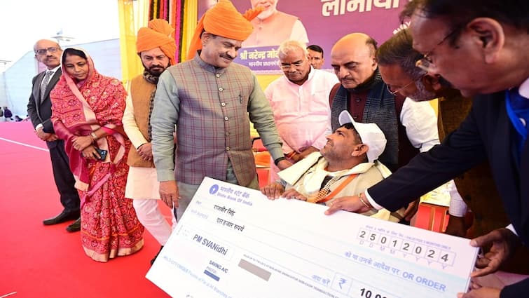 Lok Sabha Speaker Om Birla honored PM SVANidhi scheme beneficiaries in Kota ANN Rajasthan: कोटा में ओम बिरला ने 'स्वनिधि योजना' के लाभार्थियों का किया सम्मान, PM मोदी को लेकर कही बड़ी बात