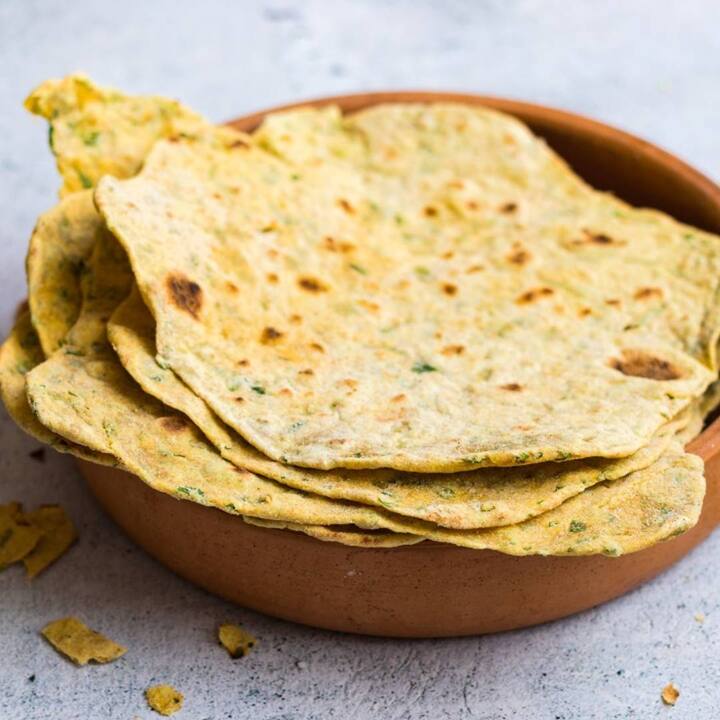 ਬੇਹੀ ਰੋਟੀ ਫਾਈਬਰ ਨਾਲ ਭਰਪੂਰ ਹੁੰਦੀ ਹੈ, ਇਸ ਲਈ ਇਹ ਕਬਜ਼ ਦੀ ਸਮੱਸਿਆ ਨੂੰ ਦੂਰ ਕਰ ਸਕਦੀ ਹੈ। ਫਾਈਬਰ ਨਾਲ ਭਰਪੂਰ ਖੁਰਾਕ ਦਾ ਸੇਵਨ ਕਰਨ ਨਾਲ ਅੰਤੜੀਆਂ ਆਸਾਨੀ ਨਾਲ ਸਾਫ ਹੋ ਜਾਂਦੀਆਂ ਹਨ। ਇਸ ਦਾ ਸੇਵਨ ਕਰਨ ਨਾਲ ਬਲੋਟਿੰਗ ਦੀ ਸਮੱਸਿਆ ਤੋਂ ਵੀ ਰਾਹਤ ਮਿਲਦੀ ਹੈ।