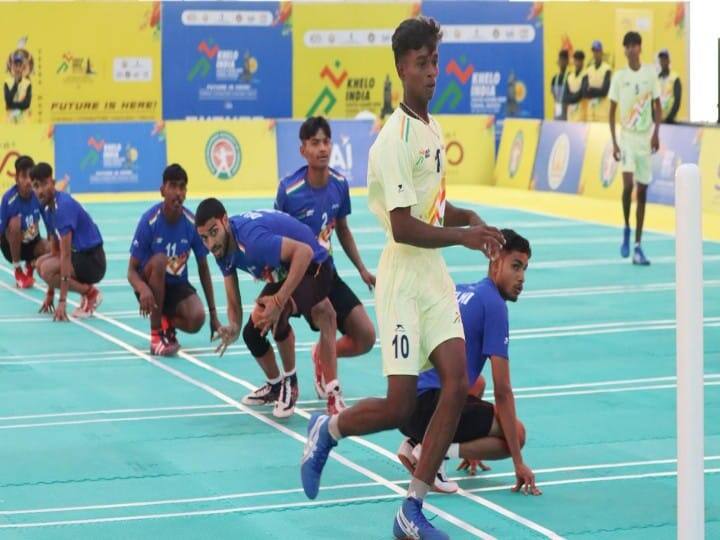 மதுரை ரேஸ்கோர் மைதானத்தில் நடைபெறும் இந்த போட்டியை ஏராளமானோர் ஆர்வத்துடன் பார்வையிட்டு வருகின்றனர்.