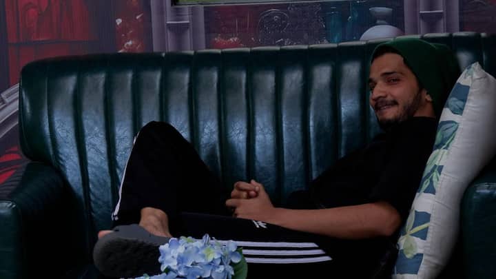 Fans are busy voting for their favourites on the show. Voting lines are open till 12 PM Sunday.