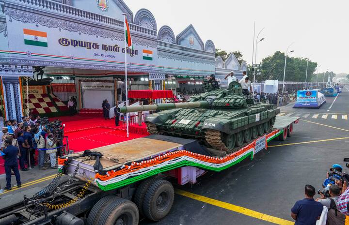 इसके अलावा परे़ड में झांकियों को शामिल करने की प्रक्रिया भी काफी मुश्किल होती है. जिसकी प्रक्रिया 7 चरणों में होती है.