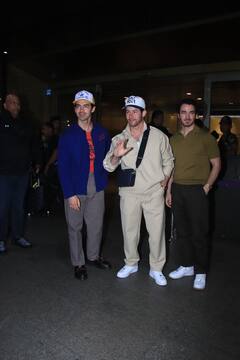 Bollywood News jonas brothers : जोनास ब्रदर्स मुंबई विमानतळावर स्पॅाट