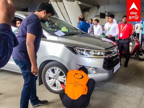 Bhavadharani Passed away  : அக்கா உடலுடன் வந்த யுவன் காருக்கு பூட்டு.. AIRPORT-ல் பரபரப்பு!