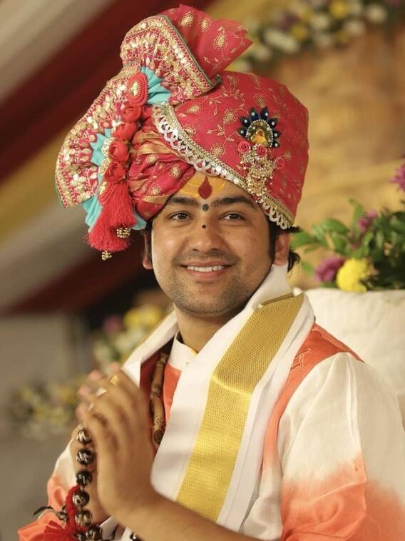 'आप बहुत क्यूट हो', जब लड़की ने धीरेंद्र शास्त्री को दी फ्लाइंग किस तो मिला ये जवाब