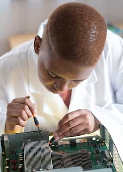 Choice of Students :  इंजिनीअरिंगची ही शाखा विद्यार्थ्यांची पहिली पसंती, जाणून घ्या टॉप 5 मध्ये कोणत्या शाखांचा समावेश !