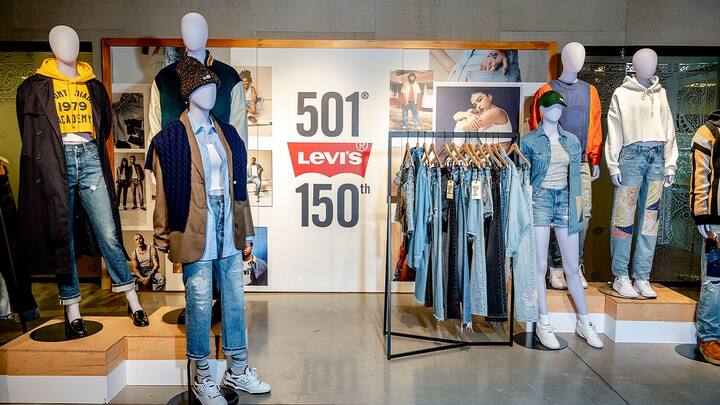 Levi's: सबसे बड़े ग्लोबल फैशन रिटेल ब्रांड में से एक लिवाइस अपने ग्लोबल वर्कफोर्स में 10 से 15 फीसदी की कटौती करने जा रही है. कंपनी ने कहा है कि यह छंटनी इस साल की पहली छमाही में की जाएगी. छंटनी कंपनी की 2 साल की पुनर्संरचना योजना का हिस्सा है.