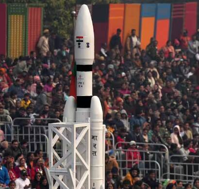 ਦੱਸ ਦਈਏ ਕਿ ਰੱਖਿਆ ਮੰਤਰਾਲੇ ਵੱਲੋਂ ਇਨ੍ਹਾਂ ਵਿੱਚੋਂ ਸਭ ਤੋਂ ਵਧੀਆ ਝਾਕੀ ਦੀ ਚੋਣ ਕਰਨ ਲਈ ਤਿੰਨ ਲੋਕਾਂ ਦੀ ਟੀਮ ਬਣਾਈ ਗਈ ਹੈ। ਜੋ ਗਣਰਾਜ ਦਿਹਾੜੇ ਦੀ ਪਰੇਡ ਨੂੰ ਬਹੁਤ ਨੇੜਿਓਂ ਦੇਖਦੀ ਹੈ।