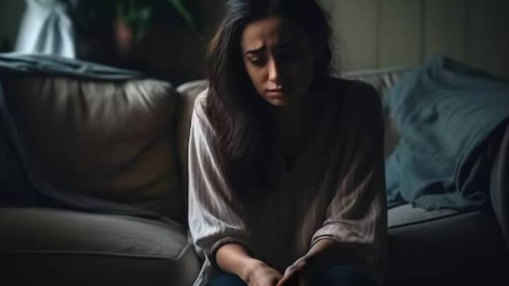 पीरियड्स में 3-5 दिनों तक ब्लीडिंग होना नॉर्मल माना जाता है. लेकिन कुछ महिलाओं और लड़कियों को पीरियड्स में ब्लीडिंग सिर्फ 2 दिन तक ही होती है. आपकी जानकारी के लिए बता दें कि पीरियड्स पूरी तरह से एक महिला के हेल्थ की जानकारी देती है. अगर किसी महिला के साथ कभी-कभार हो गया कि उन्हें 5 दिन या 4 दिन के बजाय सिर्फ 2 दिन ही पीरियड्स में ब्लीडिंग होती है तो कोई बात नहीं है.