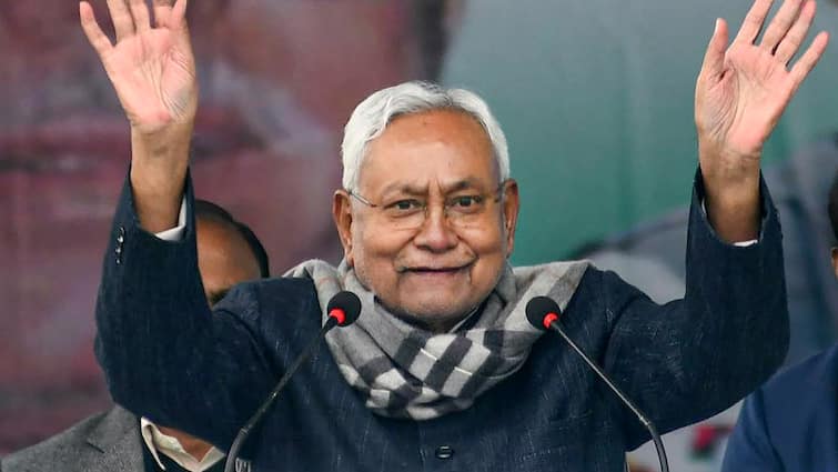bihar-political-update cm-nitish-kumar-will-submit-resignation-to-the-governor-today Bihar Political Crisis: બિહારમાં આજે જ 'ખેલા હોબે', સાંજે 7 વાગ્યે રાજ્યપાલને રાજીનામું સોપી શકે છે નીતિશ, રવિવારે લેશે શપથ
