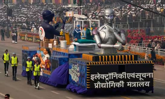 ਇਨ੍ਹਾਂ ਵੱਖ-ਵੱਖ ਝਾਕੀਆਂ ਵਿੱਚੋਂ ਤਿੰਨ ਚੁਣੀਆਂ ਗਈਆਂ ਝਾਕੀਆਂ ਨੂੰ ਇਨਾਮ ਦਿੱਤੇ ਜਾਂਦੇ ਹਨ, ਪਰ ਕੀ ਤੁਸੀਂ ਜਾਣਦੇ ਹੋ ਕਿ ਸਭ ਤੋਂ ਵਧੀਆ ਝਾਂਕੀ ਕੌਣ ਤੈਅ ਕਰਦਾ ਹੈ? ਜੇਕਰ ਨਹੀਂ ਤਾਂ ਅੱਜ ਅਸੀਂ ਤੁਹਾਨੂੰ ਦੱਸਾਂਗੇ।