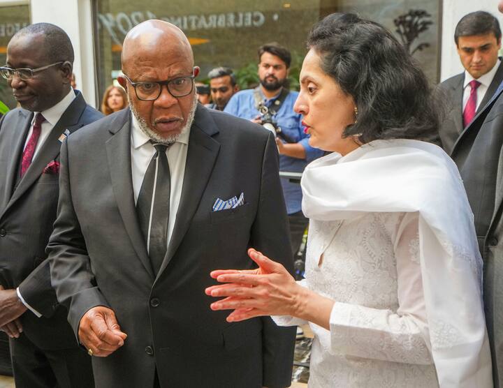 संयुक्त राष्ट्र महासभा के अध्यक्ष डेनिस फ्रांसिस 26 जनवरी तक अपने भारत दौरे पर थे. इस दौरान गुरुवार (25 जनवरी 2024) को फ्रांसिस राष्ट्रपति भवन पहुंचे.