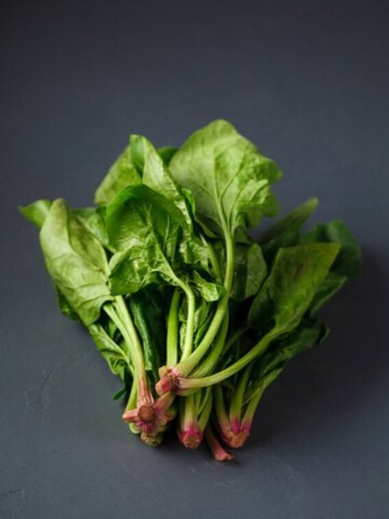 फटाफट साफ कर सकेंगे पालक का साग, करें ये उपाय