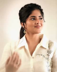Megha Akash Photos : “சிரிப்பால் எனை நீ சிதைத்தாய் போதும்” நடிகை மேகா ஆகாஷின் க்யூட் புகைப்படங்கள்!