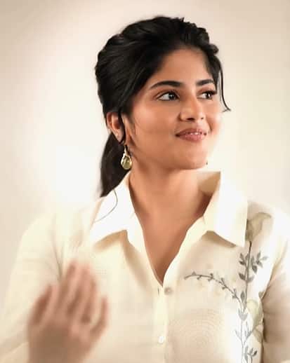 தனுஷுடன் என்னை நோக்கி பாயும் தோட்டா படத்தில் நடித்தார். இப்படம், ஒருவழியாக 2019 ஆம் ஆண்டில் வெளியானது.