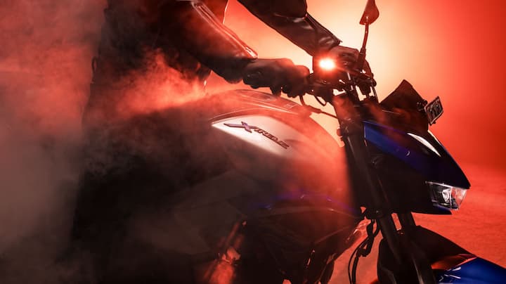 Xtreme 125R की शुरुआती एक्स शोरूम कीमत 95,000 रुपये है और ABS के साथ इसकी कीमत 99,500 रुपये है. इस बाइक की कीमत लगभग इसके कंप्टीटर के बराबर है और इसका लुक एग्रेसिव है, जो कि एक मुख्य चर्चा का विषय है.
