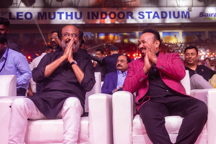 அத்துடன் இயக்குநர் ஐஸ்வர்யா ரஜினிகாந்த், “எங்க அப்பா ரஜினிகாந்தை சங்கி என விமர்சிக்கிறார்கள். எனக்கு அதைக் கேட்டதும் வருத்தமாக உள்ளது. ரஜினி ஒரு சங்கியாக இருந்திருந்தால் லால் சலாம் படத்தில் நடித்திருக்க மாட்டார். சங்கியால் இந்த படம் பண்ண முடியாது. இந்த படத்தில் அவரைத் தவிர யாரும் தைரியமாக நடித்திருக்க மாட்டார்கள்.” என பேசினார்.
