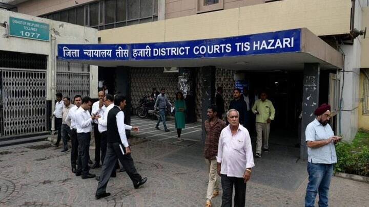 Delhi two women given Triple talaq outside Tis Hazari Court  Delhi Police filed FIR  Triple Talaq In Delhi: दिल्ली तीस हजारी कोर्ट के बाहर दो महिलाओं को दिया तीन तलाक, एफआईआर, जांच में जुटी पुलिस  