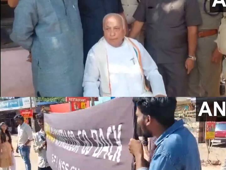 Kerala Governor Arif Mohammed Khan confronts SFI activists holding a black-flag protest against him in Kollam Kerala Governor: தேநீர் கடையில் அமர்ந்து தர்ணாவில் ஈடுபட்ட ஆளுநர் - முற்றுகை போராட்டத்தால் கேரளாவில் பதற்றம்