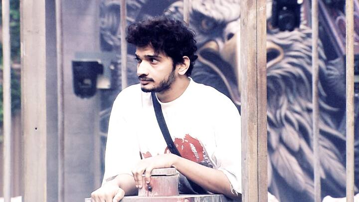 Munawar Faruqui and his love life outside the house also became a hot topic inside the house with the entry of Ayesha Khan who accused him of cheating on her.