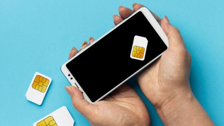 How to Transfer E-Sim after iphone android owners can now also transfer their e sims to any android phone How to Transfer E-Sim: फक्त iPhone नाही तर आता Android युजर्सही ट्रान्सफर करू शकतात E-SIM, जाणून घ्या कसे?