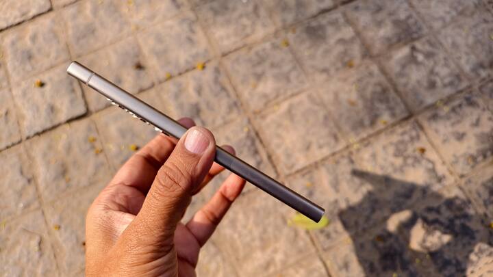 Hefty hardware, as usual — The Galaxy S24 Ultra comes with top-notch hardware. The phone is the only one of the S24 series in India to run on the Qualcomm Snapdragon 8 Gen 3 processor (the S24 and S24 Plus run on Exynos chips in India) and comes with 12 GB RAM and storage options of 256 GB, 512 GB and 1 TB. You also get very good stereo speakers. A 5000 mAh battery keeps it ticking, and although there’s no charger in the box, you get support for 45W wired and 15W wireless charging - not crazy fast, but more than adequate for most! (Image Credit: Akriti Rana & Nimish Dubey)