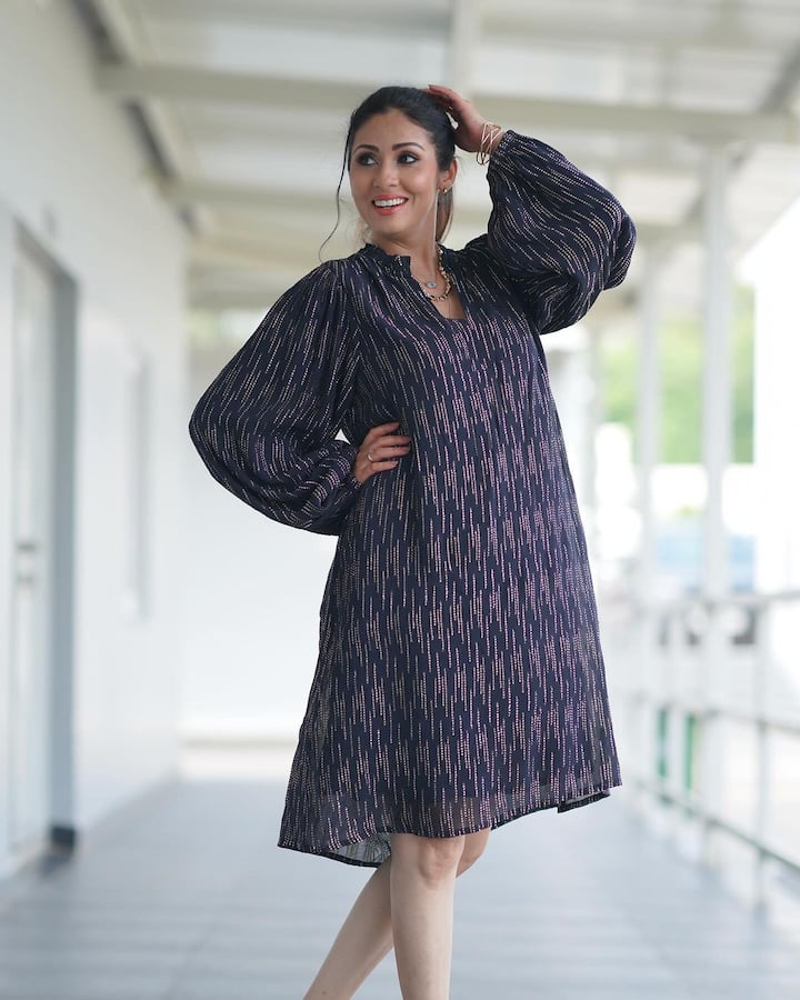 இவர் பதிவிட்டுள்ள இந்த புகைப்படங்கள் லைக்ஸ்களை அள்ளி வருகிறது.