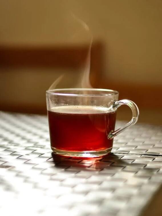 भारत या पाकिस्तान? किस देश में लोग ज्यादा पीते हैं चाय