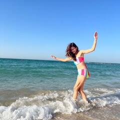 Kriti Kharbanda: કલરફુલ બિકીની પહેરી દરિયામાં મસ્તી કરતી જોવા મળી કૃતિ ખરબંદા