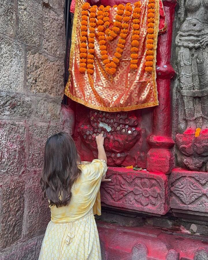 भूूमि ने कामाख्या देवी मंदिर में पूजा अर्चना भी की है.
