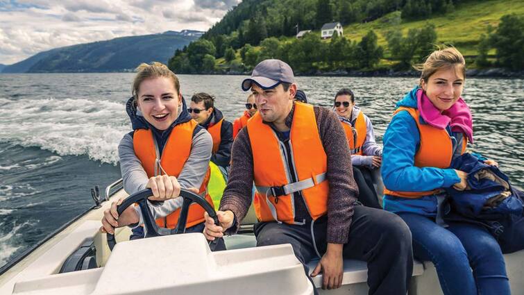 How life jacket protects from drowning in water Life Jacket: ਪਾਣੀ ਵਿੱਚ ਡੁੱਬਣ ਤੋਂ ਕਿਵੇਂ ਬਚਾਉਂਦੀ ਹੈ ਲਾਇਫ ਜੈਕਟ