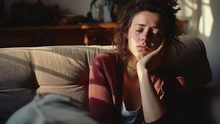 अगर किसी महिला को हर महीने सिर्फ 2 दिन ही ब्लीडिंग होती है तो फिर यह एक चिंता का विषय है. ऐसे में बिना समय गवाएं डॉक्टर से जरूर मिलना चाहिए. लेकिन कुछ रिसर्च के आधार पर इस आर्टिकल के जरिए हम जानने की कोशिश करेंगे कि आखिर ऐसा क्यों होता है?