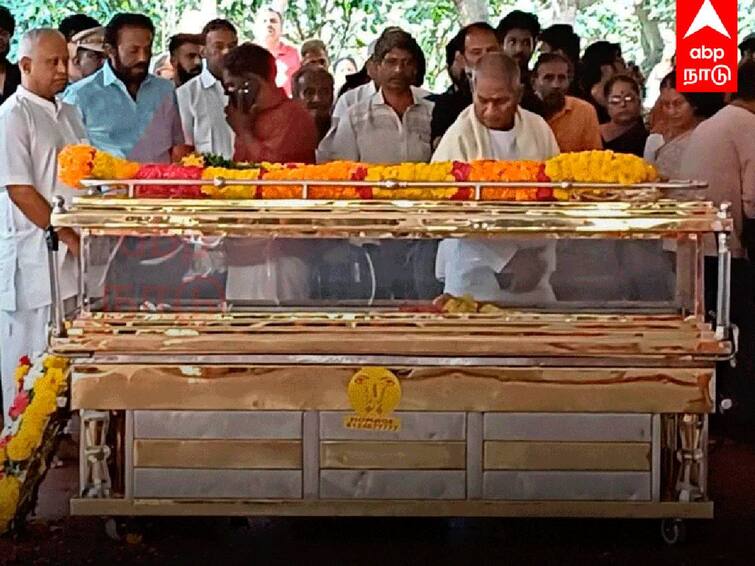 Ilayaraja Daughter Bhavatharini Death Ilayaraja Bharathiraaja paid Them Last respect - Watch Bhavatharini: ஆரா அமுதே! மகள் பவதாரிணிக்கு இறுதி அஞ்சலி செலுத்திய இளையராஜா: நொறுங்கிப்போன பாரதிராஜா