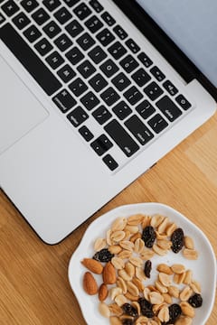 Peanuts Side Effects : हा आजार असणाऱ्यांनी ' शेंगदाणे ' अजिबात खाऊ नये !