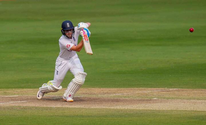 হায়দরাবাদ টেস্ট জমিয়ে দিয়েছেন অলি পোপ। ভারতের বিরুদ্ধে দ্বিতীয় ইনিংসে সেঞ্চুরি করেছেন ইংরেজ তরুণ।